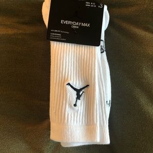 Jordan white cushioned crew socks size L / 3 pairs